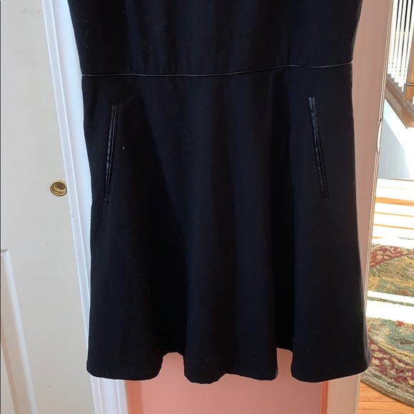 Loft- Simple black dress - Picture 3 of 5